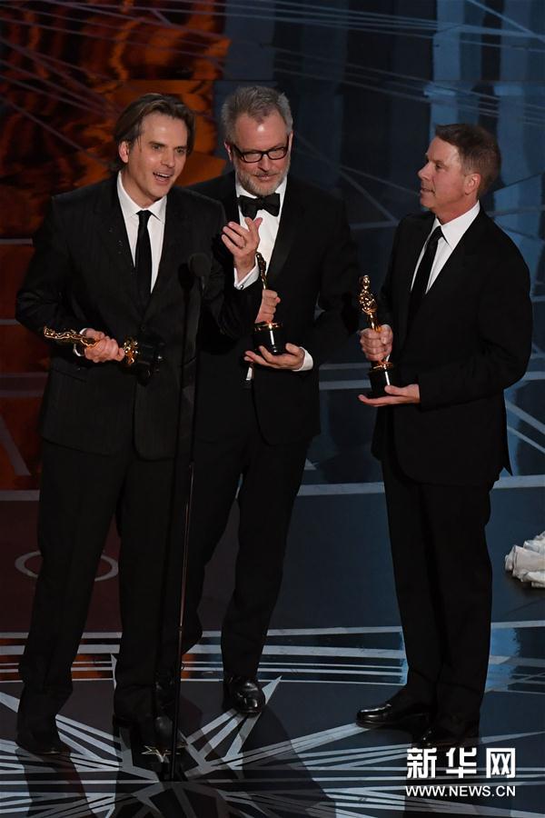 組圖:第89屆奧斯卡頒獎(jiǎng)禮 獲獎(jiǎng)眾星手捧小金人