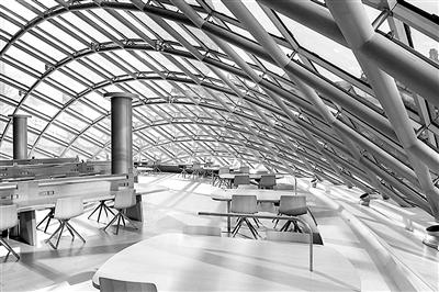 探究海外名校大學(xué)之美:牛津大學(xué)因門而美