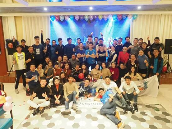 說明: C:Userswangq1317Desktop（新聞）2018甜蜜跑即將起跑，賽道跑團(tuán)加油站成為最大亮點(diǎn)（新聞）2018甜蜜跑即將起跑，賽道跑團(tuán)加油站成為最大亮點(diǎn)花兒與少年跑團(tuán).jpg